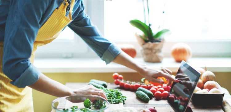 MONCALIERI – A scuola di cucina con gli anziani dell’auser