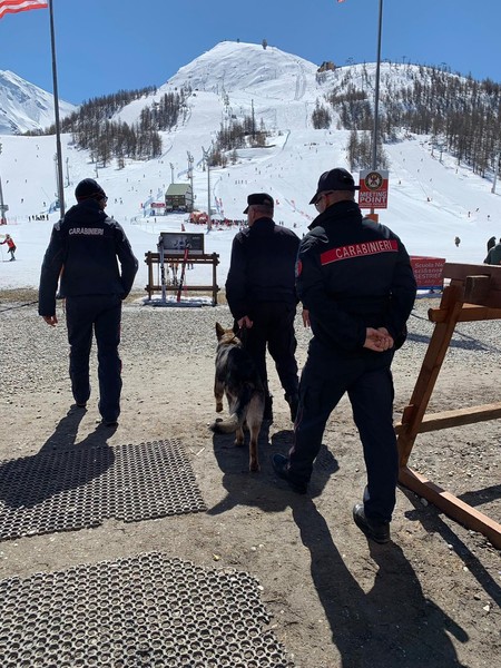 Controlli dei carabinieri sulle piste da sci: in tre nei guai