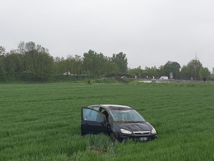 NICHELINO – Finisce fuoristrada in tangenziale: ferita al Santa Croce