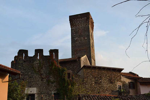 Viaggio nella provincia incantata riscoprendo il castello di Susa e il ricetto di Almese