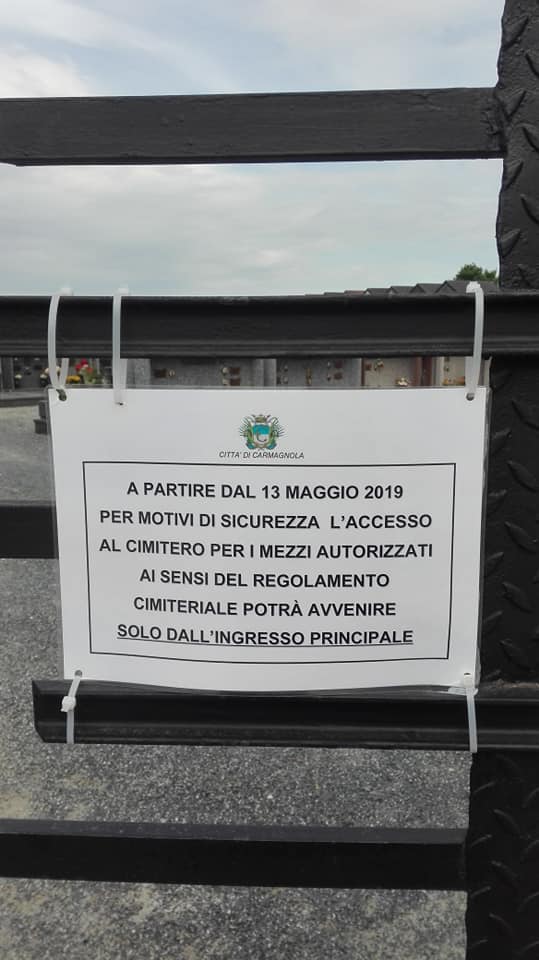 CARMAGNOLA – Stop agli ingressi in auto al cimitero senza controlli