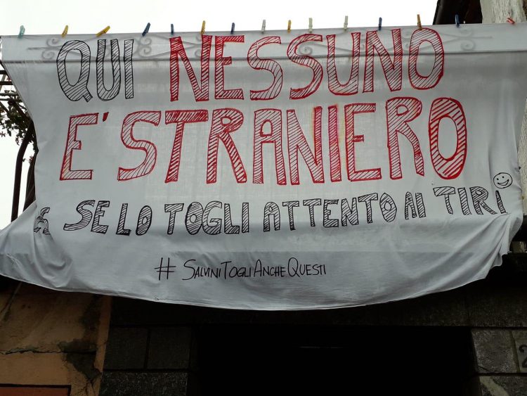 CARMAGNOLA – Striscione anti-Salvini a Salsasio