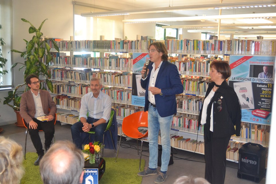 NICHELINO – Successo di pubblico per l’incontro con Carofiglio