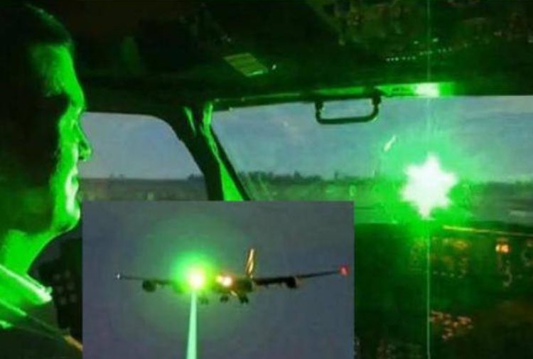 CARMAGNOLA – Gruppo di ragazzini spara laser contro gli aerei in transito