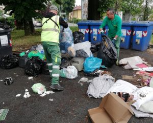 Scoperta nuova discarica abusiva a Trofarello. Questa volta in piena città Scoperta nuova discarica abusiva a Trofarello. Questa volta in piena città