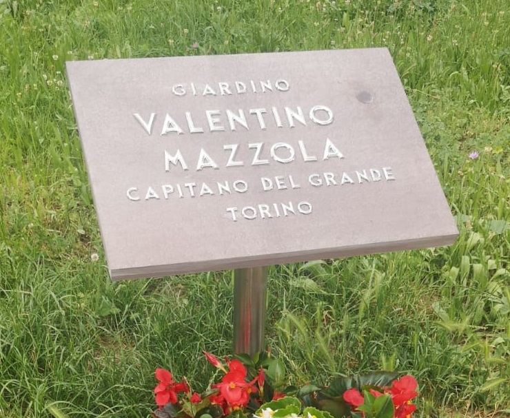 NICHELINO – Vandalizzata la targa del giardino dedicato a Valentino Mazzola