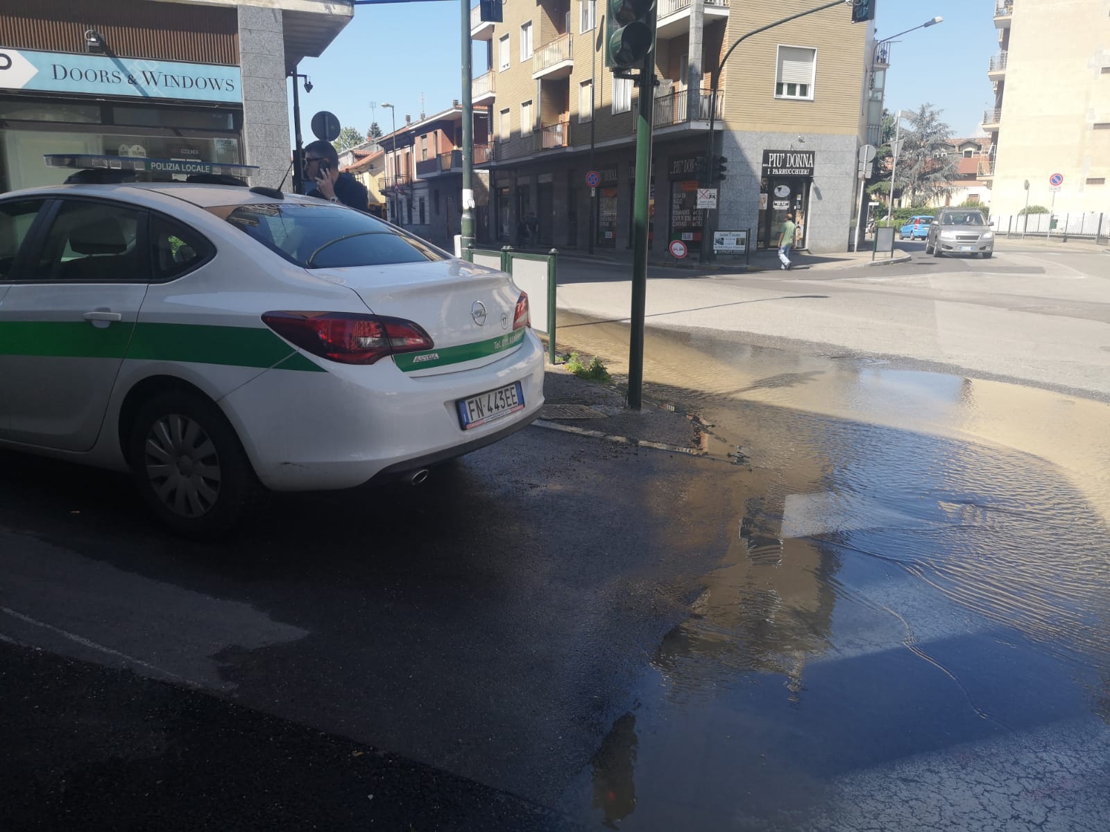 NICHELINO – Guasto alle tubature: via Torino e via IV Novembre trasformate in fiumi