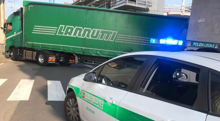 NICHELINO – Incidente in via Pateri: traffico bloccato per circa un’ora