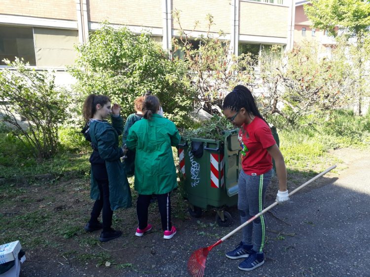 NICHELINO – I ragazzi della Pellico riprogettano il cortile della scuola