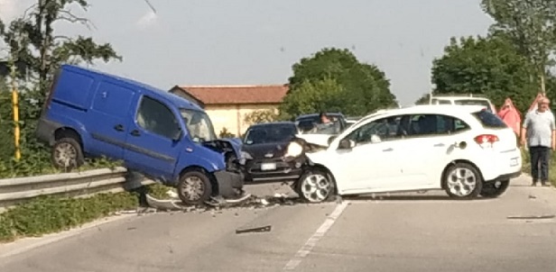 CARMAGNOLA – Schianto sulla provinciale 20: traffico nel caos