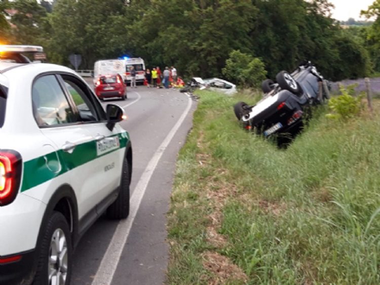 MONCALIERI – Cinque feriti nello scontro in strada Pecetto
