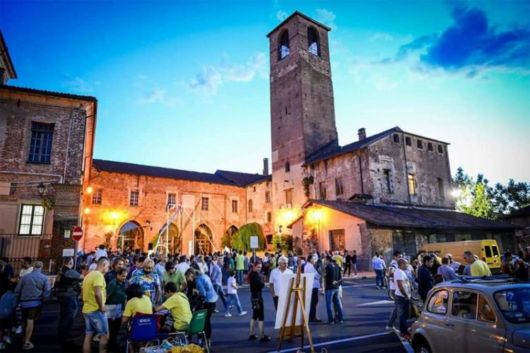 CARMAGNOLA – Questa sera ritorna il giovedì sotto le stelle