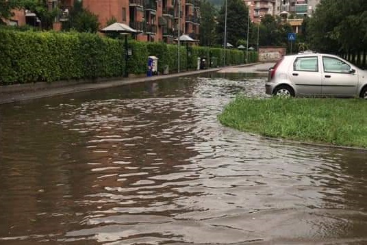 MONCALIERI – Pioggia e blackout per un lunedì complicato