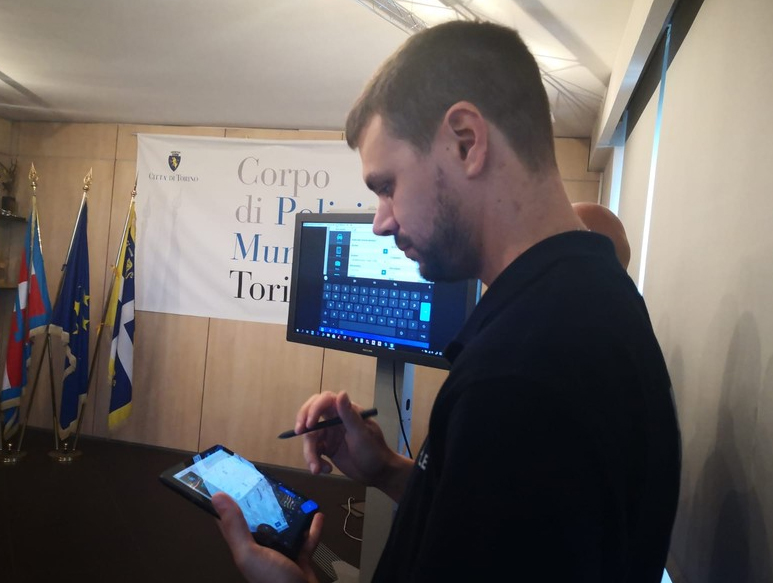Vigili Torino: tablet alle pattuglie per migliorare l’efficienza