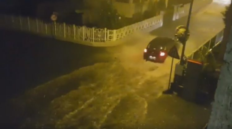 LA LOGGIA – Il temporale strappa le targhe a due auto