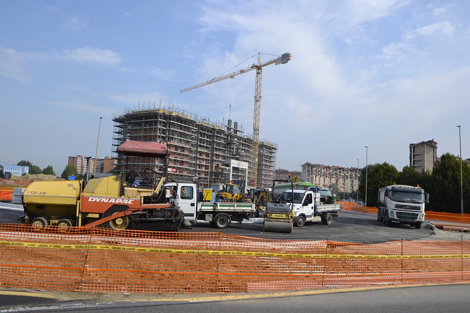 NICHELINO – Proseguono i lavori per la nuova rotatoria