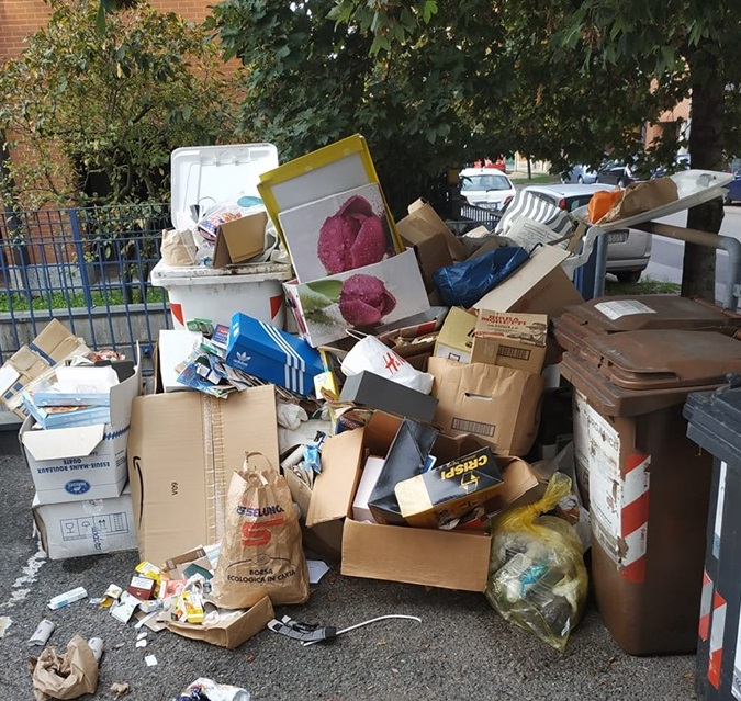 NICHELINO – Proteste per il mancato passaggio della raccolta rifiuti
