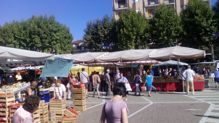 CARMAGNOLA – Il Comune cerca fondi per rifare il mercato