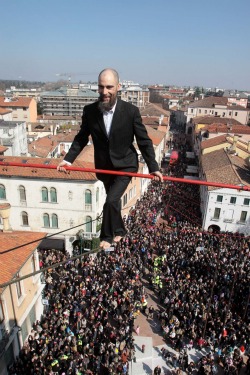 Ferragosto sul filo a Castelmagno con il funambolo Andrea Loreni e Occit’amo Festival