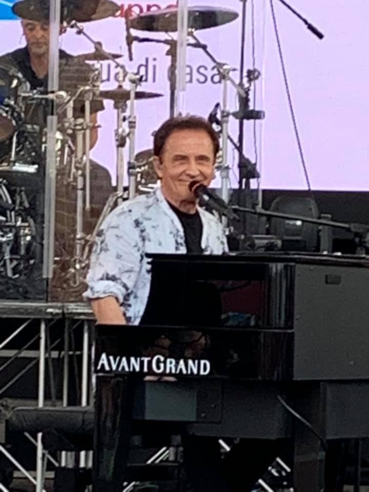 CARMAGNOLA – Successo di pubblico al concerto di Roby Facchinetti