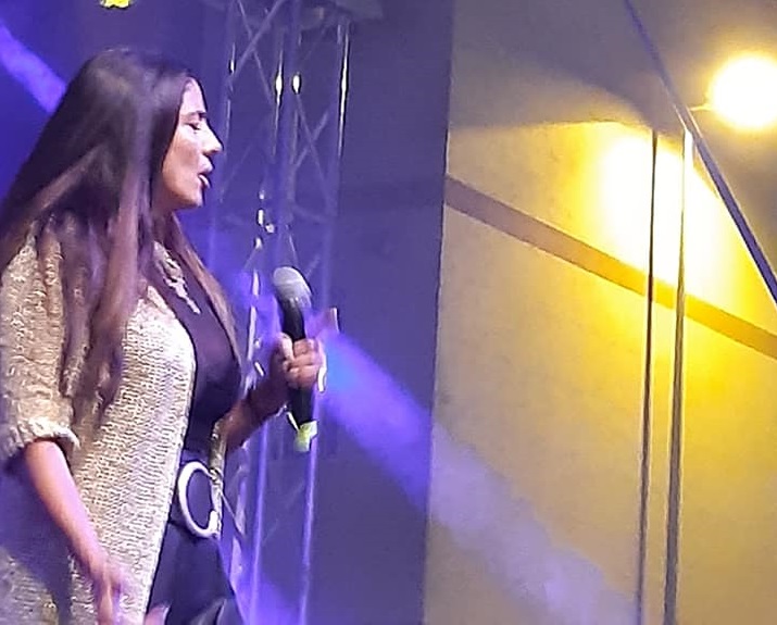 NICHELINO – Mietta raccoglie centinaia di persone al concerto
