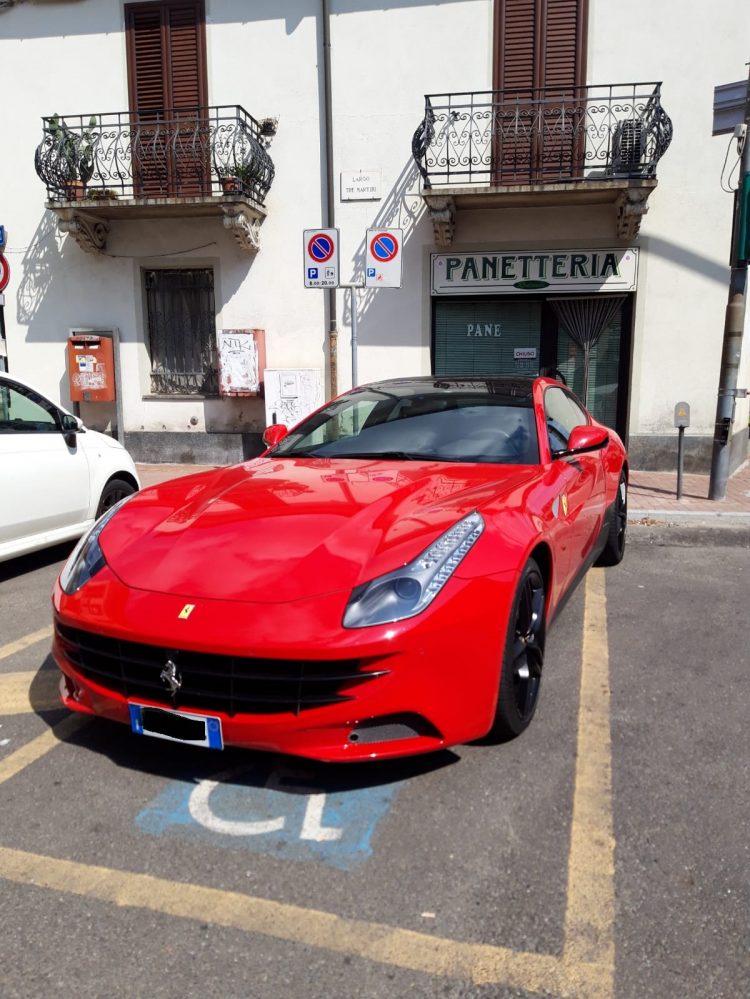 MONCALIERI – Multa alla Ferrari nel posto disabili