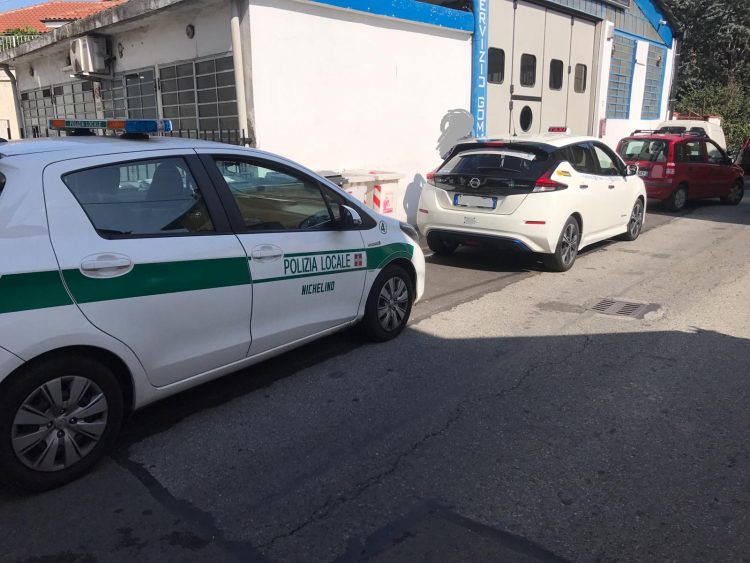 NICHELINO – Taxi investe una donna in via IV Novembre