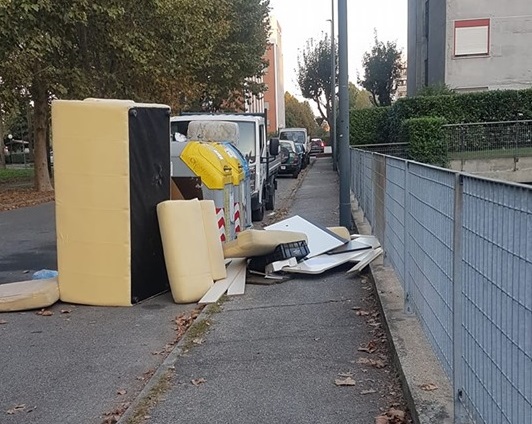 NICHELINO – Nuovo sversamento di rifiuti sulle strade
