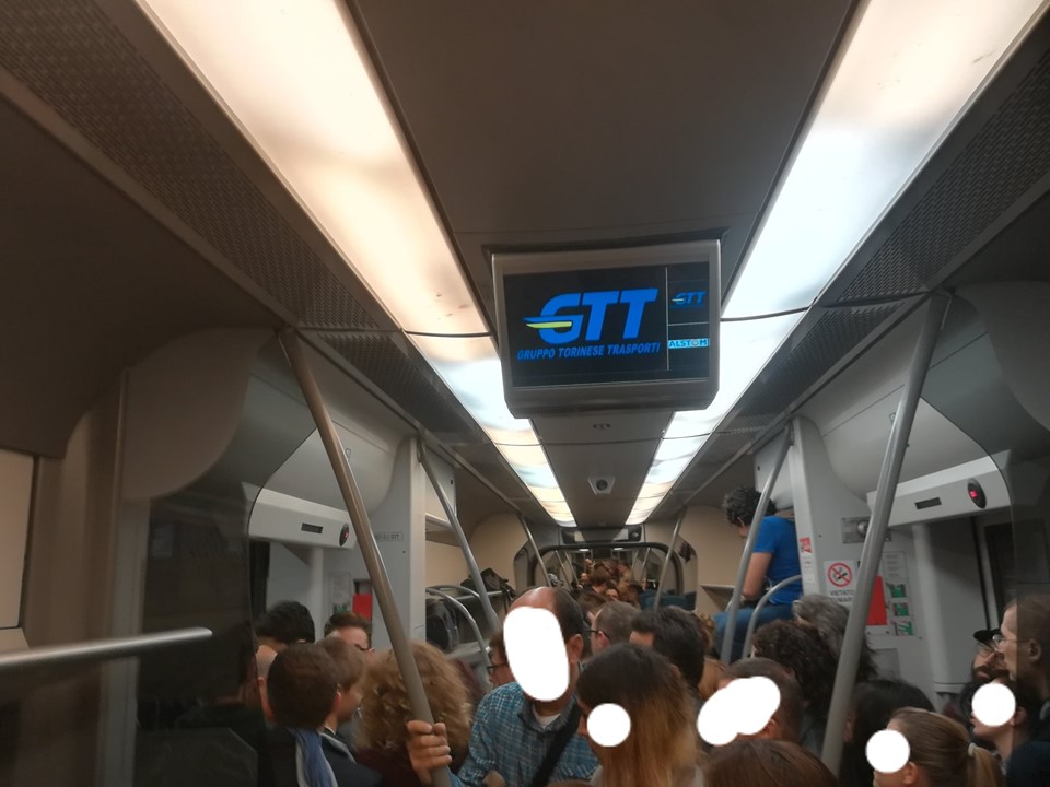 TRASPORTI – Nuove polemiche sulla Sfm1: passeggeri come sardine