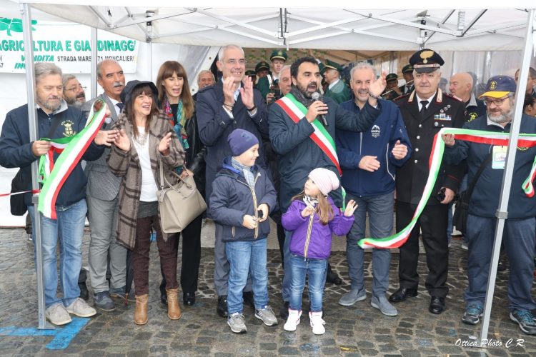 MONCALIERI – Successo per la Fera dij subiet e sua maestà il bollito