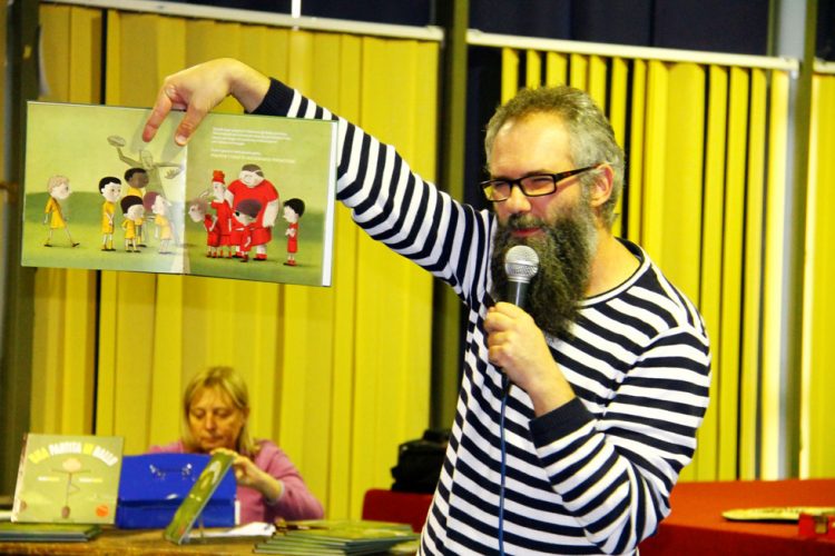 Daniele Bergesio, Tito e sessanta bambini per una performance agli Antichi Bastioni con il Gruppo di Lettura Carmagnola