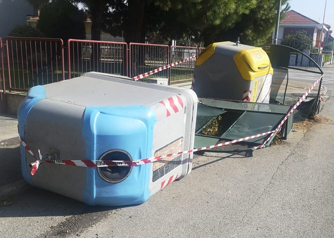 NICHELINO – Ubriaco al volante si schianta contro le campane della raccolta rifiuti