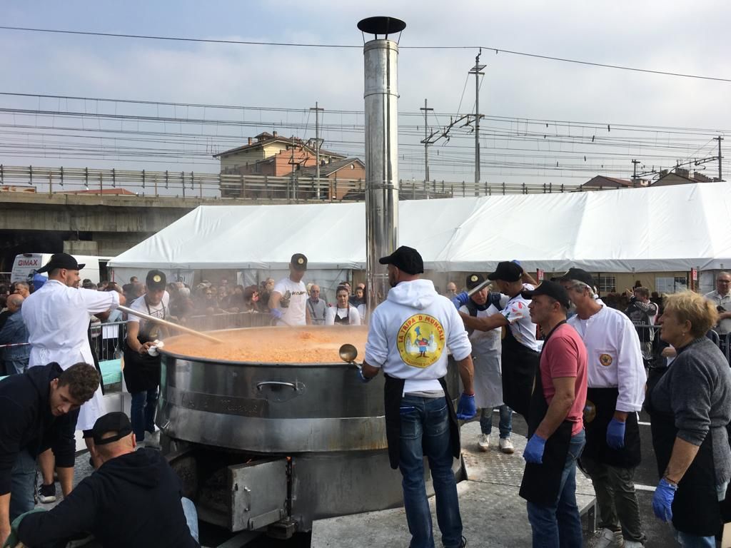 MONCALIERI – Successo per la fiera della trippa a Borgo Mercato