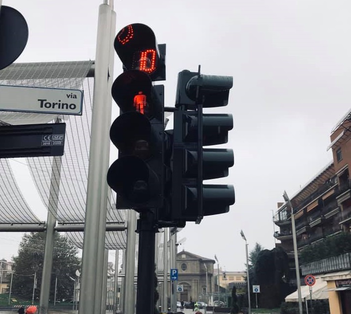 NICHELINO – Sui semafori cittadini arriva il contasecondi