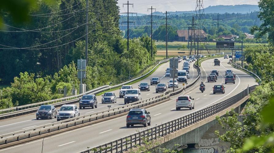 SANTENA – Divieto di circolazione dei mezzi pesanti sullo svincolo dell’autostrada