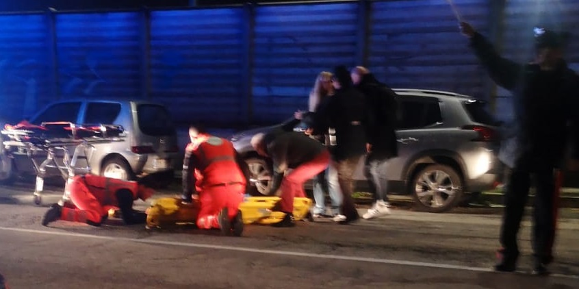 NICHELINO – Cade dalla bici  per una buca: donna in ospedale