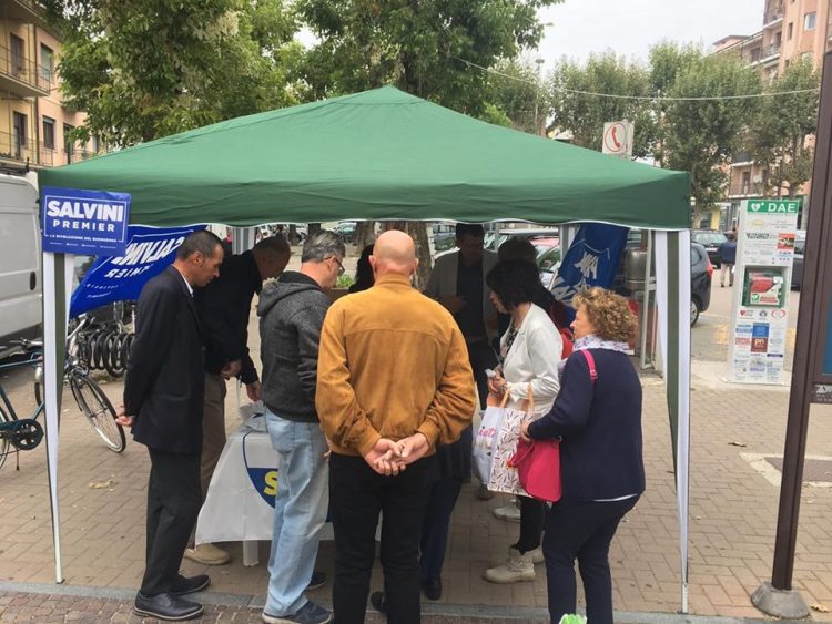 CARMAGNOLA – Un gazebo per dire no alla riforma del fondo salva stati