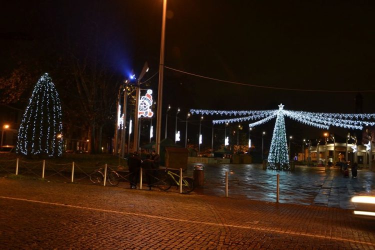 NICHELINO – Con l’accensione delle luminarie si entra nel clima natalizio