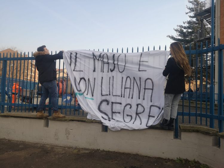 MONCALIERI – Affisso nuovo striscione su Liliana Segre al Majorana