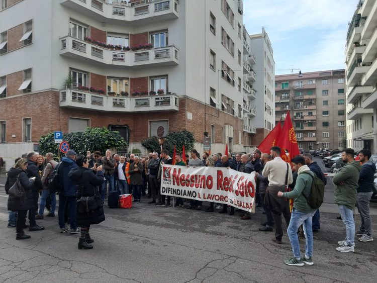 MONCALIERI – I lavoratori Alpitel in presidio sotto il ministero del Lavoro a Roma