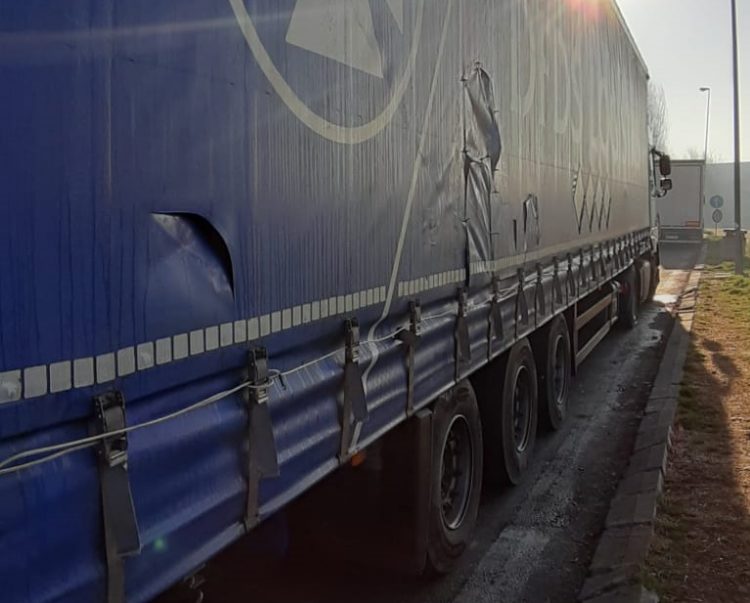 NICHELINO – Furto di pezzi di ricambio auto dai tir parcheggiati in area di sosta