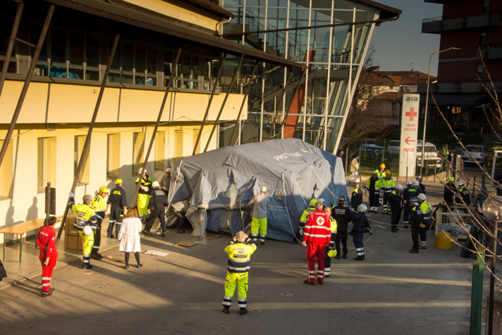 CORONAVIRUS – A Carmagnola allestitala tenda per il pre-triage