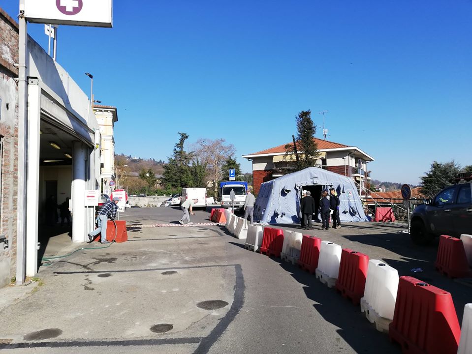 MONCALIERI – Arrivata nel pomeriggio la tenda pre triage davanti l’ospedale