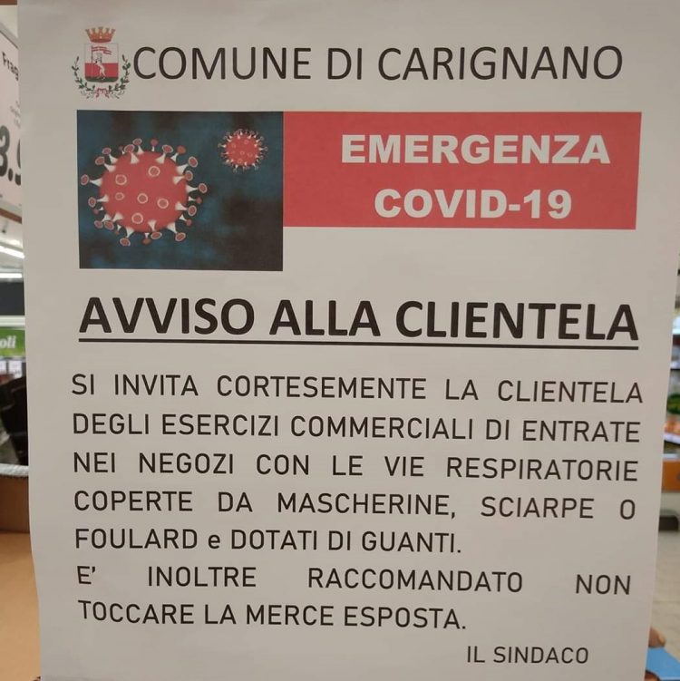 CARIGNANO – Un cartello all’ingresso dei negozi: “Usare mascherine e guanti”
