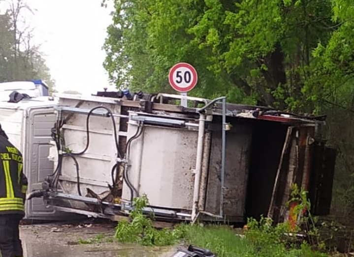 NICHELINO – Incidente sulla provinciale Vinovo-Stupinigi: uomo in ospedale