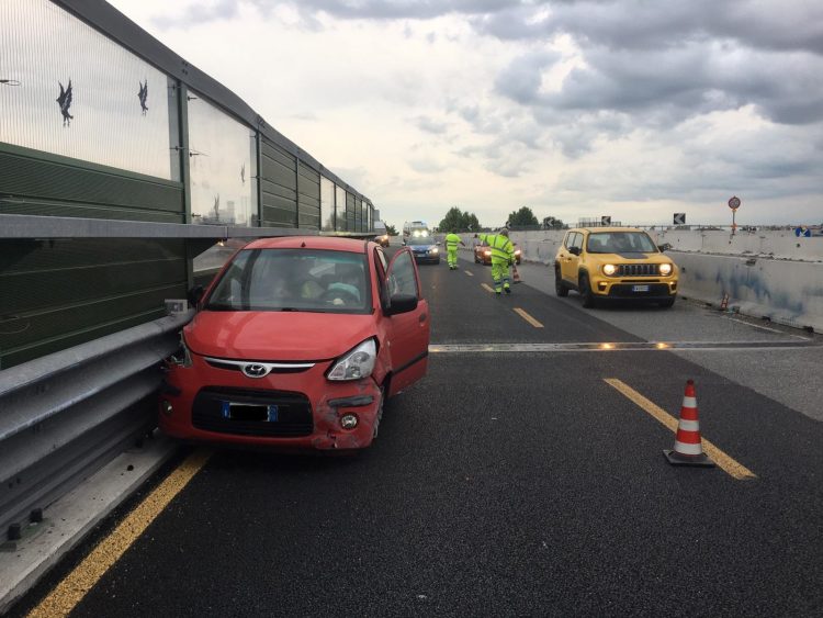 MONCALIERI – Incidente sulla sopraelevata: tre feriti tra cui due bimbi