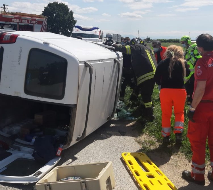 CARMAGNOLA – Brutto incidente in via Chieri: quattro feriti