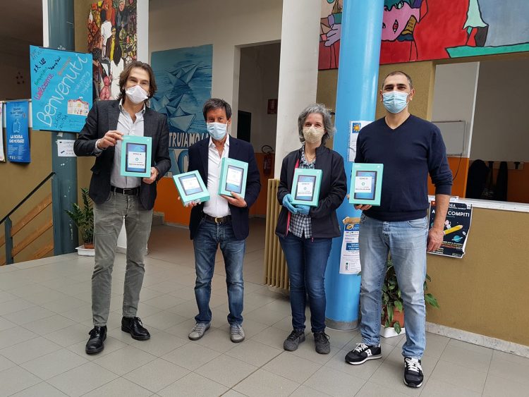 NICHELINO – Trenta tablet per la didattica a distanza
