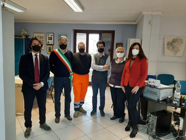 SANTENA – Cento mascherine in dono per i dipendenti comunali