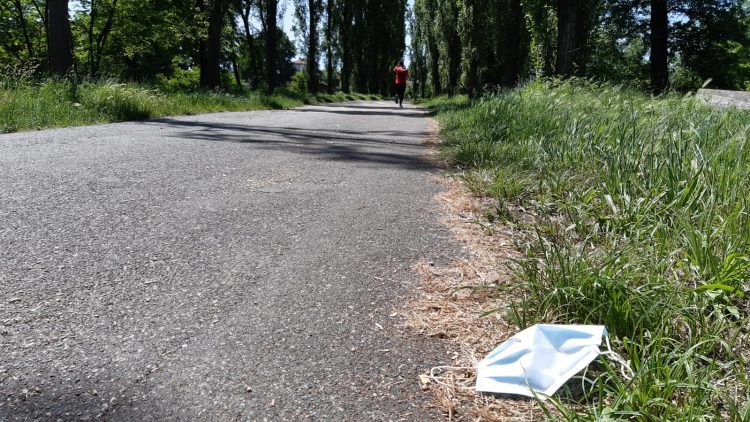 NICHELINO – Per la giornata dell’Ambiente, maxi raccolta di mascherine abbandonate